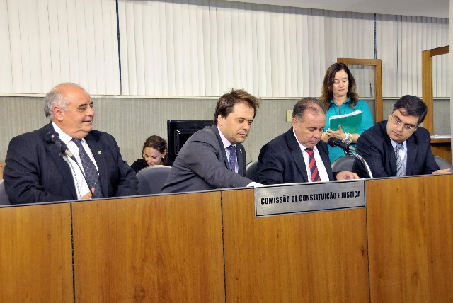 Deputados analisam, na CCJ, projeto do Executivo que trata de carreira e política remuneratória de servidores do Ipsemg
