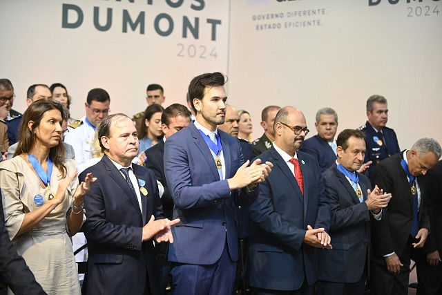 Solenidade de entrega da Medalha Santos Dumont