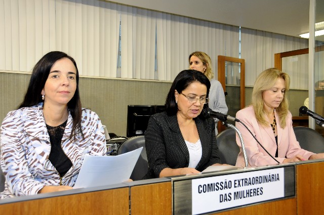 A Comissão Extraordinária das Mulheres se reuniu na manhã desta quinta (9)