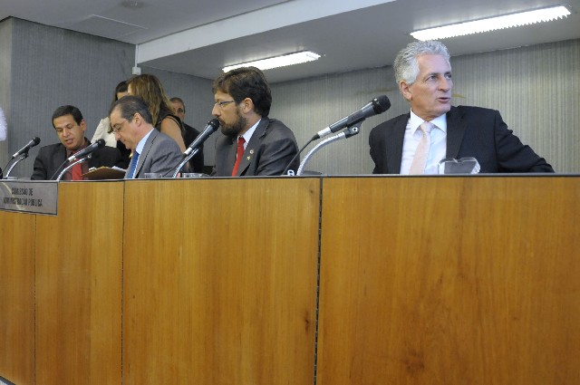 Comissão analisa proposições nesta terça (15)