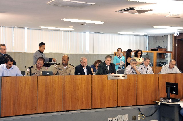 Audiência debateu a necessidade de construção de saída de escape de veículos no Anel, na altura dos bairros Betânia e Olhos D'Água