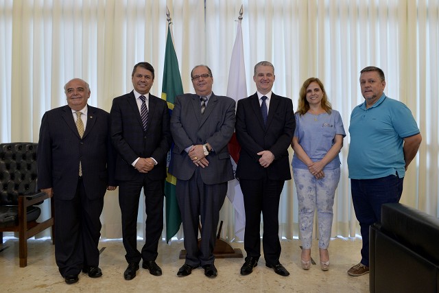 O encontro com o pastor Emídio Martins foi realizado no Salão Nobre da Assembleia