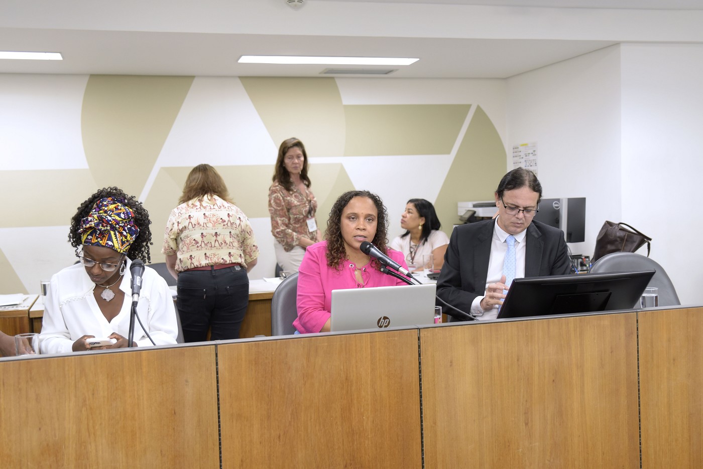 Assembleia Fiscaliza - Comissão de Defesa dos Direitos da Mulher - apreciação do Relatório Final