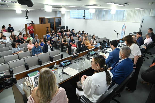 Comissão de Saúde - debate sobre doenças crônicas de pele