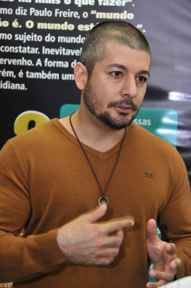 Alexandre Teixeira é coordenador estadual do Parlamento Jovem pela PUC Minas