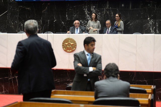 As mensagens do governador encaminhando os projetos foram recebidas pelo Plenário