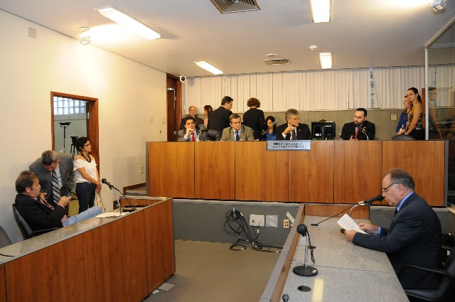 Os dois projetos estão prontos para discussão e votação em turno único no Plenário