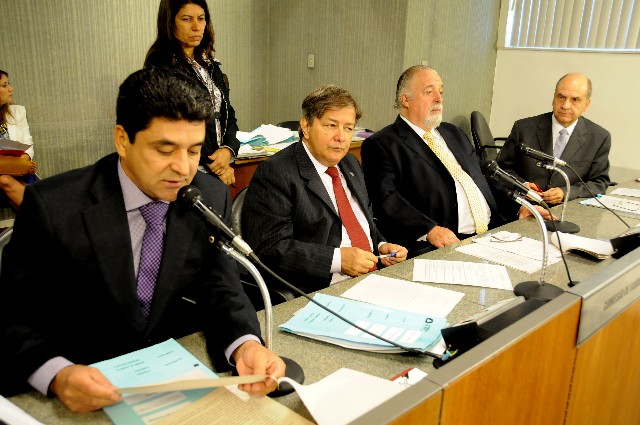 Doutor Wilson Batista (à esq.) foi relator do projeto de lei 2.504/11