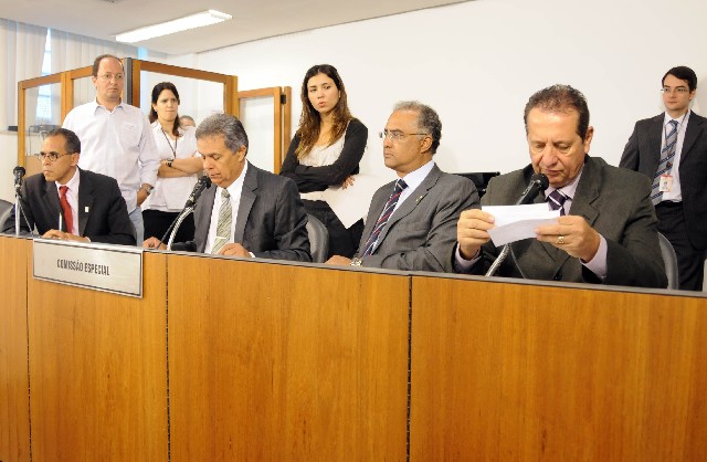 Comissão que analisará a PEC 41/12 elegeu presidente e vice nesta terça (18)