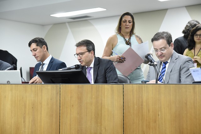 Comissão de Constituição e Justiça - análise de proposições