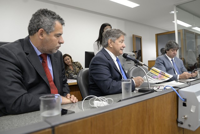 Deputados também aprovaram visita ao novo secretário de Estado de Saúde, para conhecer a programação na área