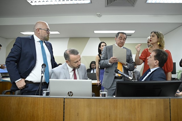 Assembleia Fiscaliza - Comissão de Administração Pública - apreciação do relatório final