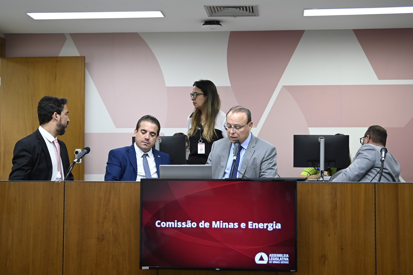 Assembleia Fiscaliza - Comissão de Minas e Energia - apreciação do relatório final