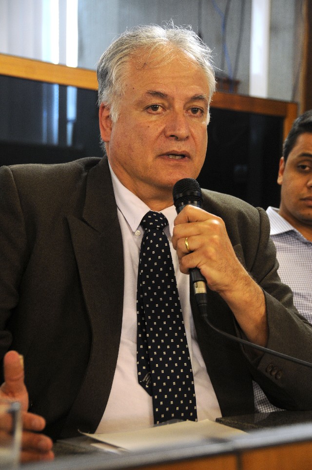 Flávio Menicucci disse que a decisão de transferir os alunos foi técnica