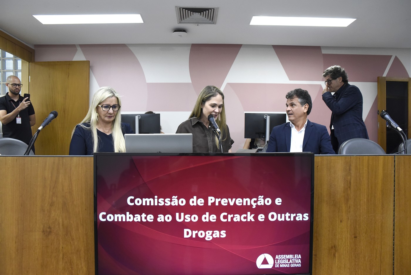 Assembleia Fiscaliza - Comissão de Prevenção e Combate ao Uso de Crack e Outras Drogas - apreciação do relatório final