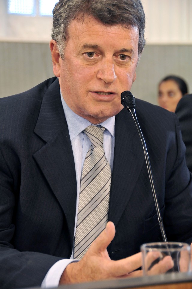 O secretário Sérgio Barroso anunciou que Feira do Mineirinho continua por mais 90 dias
