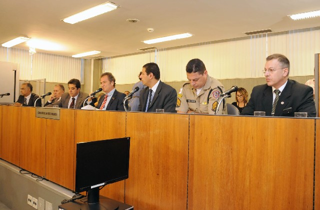 Deputados aprovaram pedido de providências ao Ministério Público e ao Tribunal de Justiça