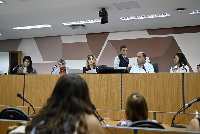 Comissão de Educação, Ciência e Tecnologia - debate sobre o pagamento do reajuste do piso salarial profissional do magistério de janeiro, fevereiro e março de 2016