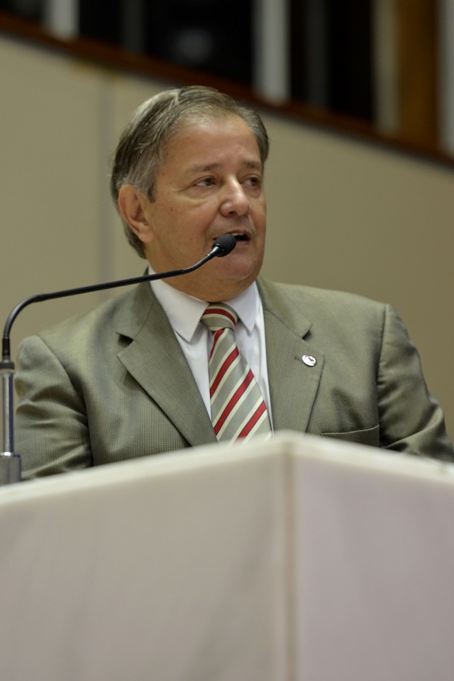 Carlos Pimenta quer debate sobre obras paralisadas no Estado
