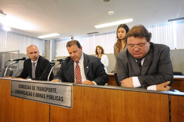 Deputados analisam proposição nesta terça (22)