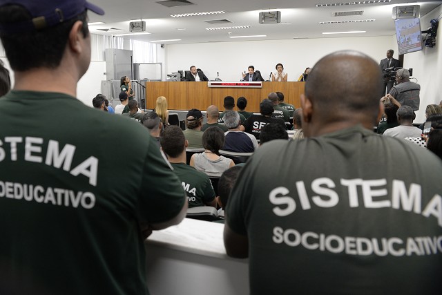 Lei libera uso de arma para agente socioeducativo fora do horário de trabalho - Arquivo ALMG