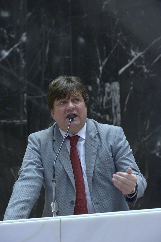André Quintão considerou o atentado mais uma etapa do golpe