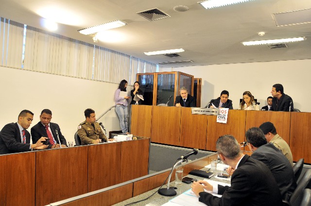 Ao final da reunião, foi aprovado requerimento para que a Comissão de Segurança Pública visite o comandante-geral da PM para discutir a denúncia