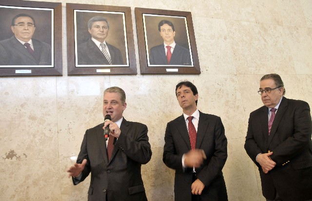 Foi inaugurado o retrato de Dinis Pinheiro na galeria que homenageia os ex-presidentes da ALMG, no Salão Nobre