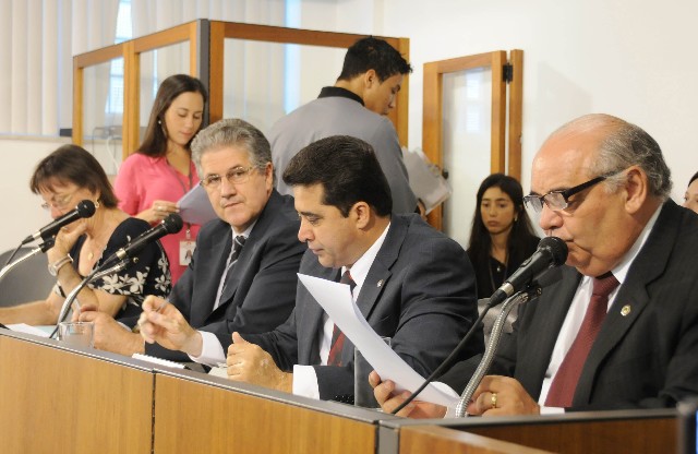 Dalmo Ribeiro Silva (à dir.) é o autor da proposição