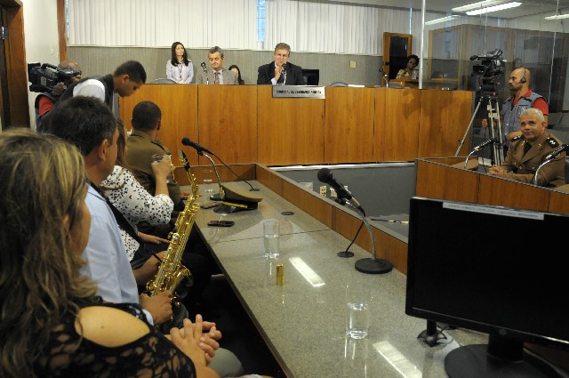 Deputados realizaram entrega de manifestação de aplauso ao fundador da banda de música Vitalina Correia, do 25º Batalhão de Polícia Militar