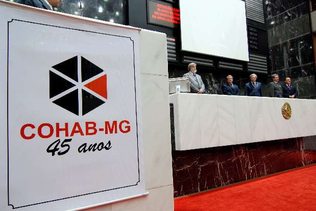 Cohab Minas já recebeu diversas homenagens no Plenário da Assembleia, como na ocasião de seus 45 anos - Arquivo ALMG