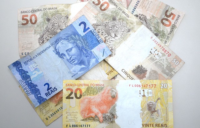 Não exagerar nas compras de Natal e pagar à vista pelos presentes estão entre as dicas - Arquivo ALMG
