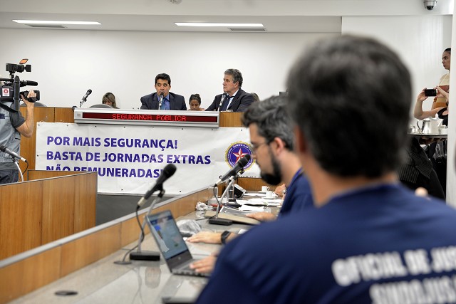 Diligências à noite e nos fins de semana, em veículos próprios e com indenização irrisória, foram exemplos de queixas apresentadas pelos oficias de justiça