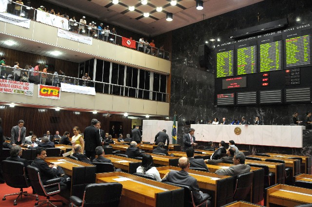 Reunião de Plenário se estendeu por mais de cinco horas até a aprovação da reforma administrativa