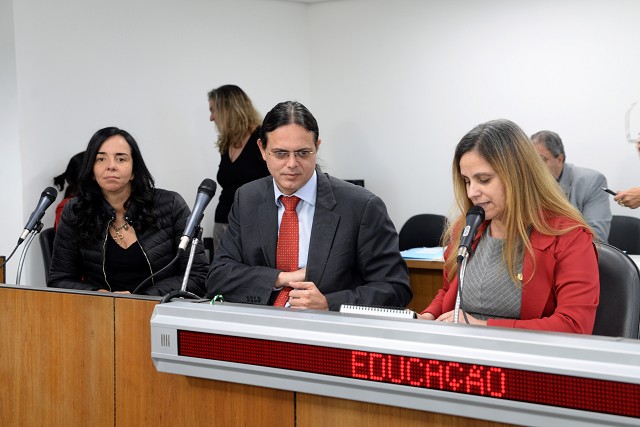 Portaria definiu regras para credenciamento de instituições e oferta de cursos superiores a distância