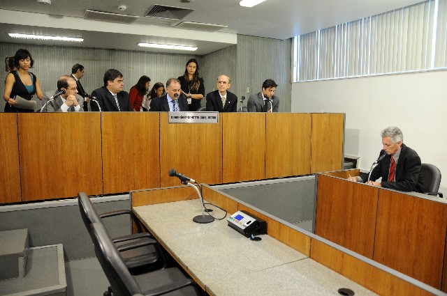 Relator do PL3.685/13 na CCJ, o deputado Gustavo Perrela decide distribuir avulsos de seu parecer