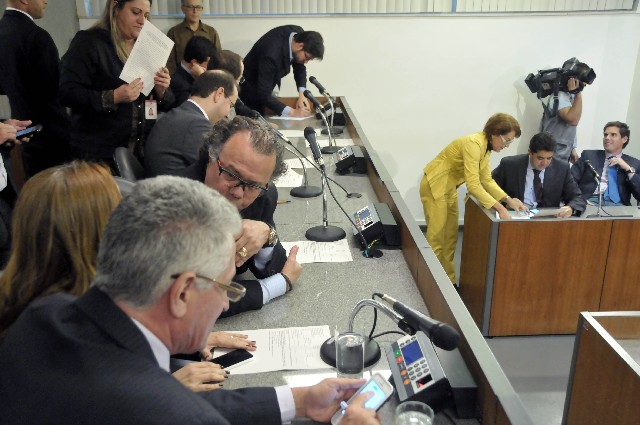 Deputados participam da reunião conjunta da FFO com membros das comissões permanentes