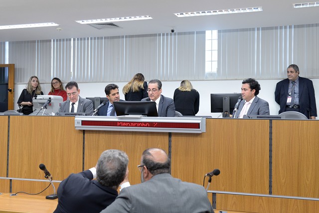Comissão opinou pela aprovação da proposição, na forma do substitutivo n° 3