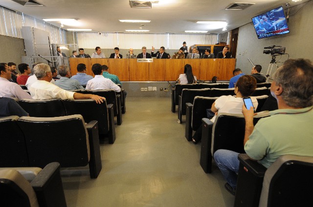 Participaram da audiência pública várias autoridades estaduais e municipais, incluindo 13 vereadores de Itamarandiba