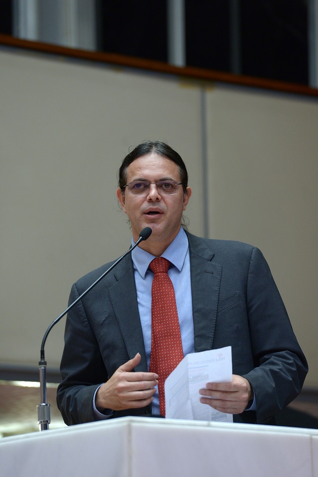 Deputado Elismar Prado pediu que governo retome repasses a hospital.