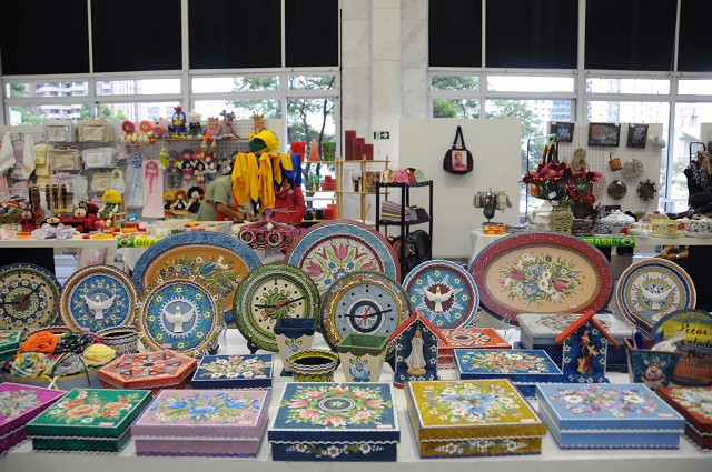 Os produtos foram feitos por 30 artesãos da Amef, entidade que atua em projetos de economia solidária
