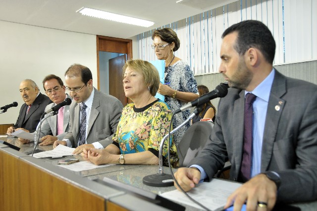Votação do parecer ao projeto ficou para quarta-feira (31)