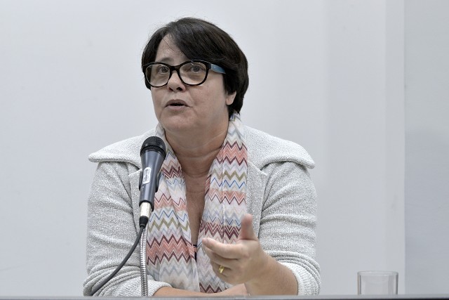 Comissão de Educação, Ciência e Tecnologia - debate sobre denúncia de superfaturamento na compra de câmeras fotográficas digitais