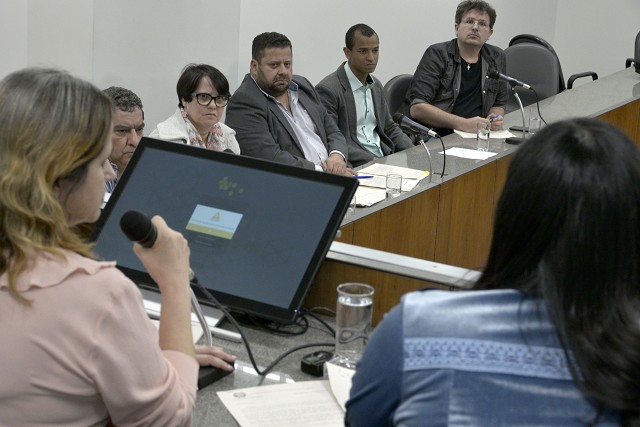 Questionamentos foram respondidos durante audiência da Comissão de Educação