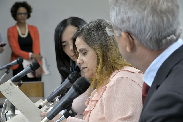 Comissão de Educação, Ciência e Tecnologia - debate sobre denúncia de superfaturamento na compra de câmeras fotográficas digitais