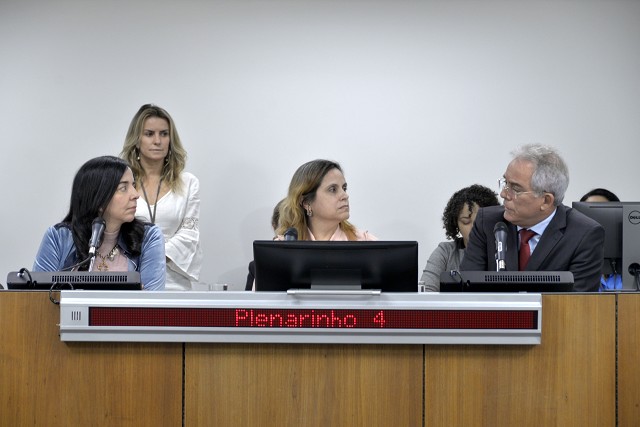 Comissão de Educação, Ciência e Tecnologia - debate sobre denúncia de superfaturamento na compra de câmeras fotográficas digitais