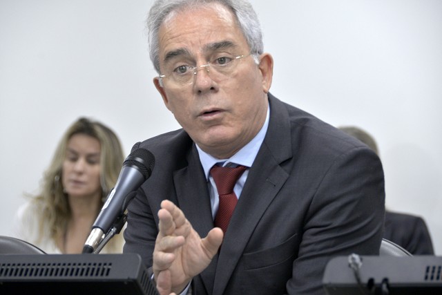 Comissão de Educação, Ciência e Tecnologia - debate sobre denúncia de superfaturamento na compra de câmeras fotográficas digitais