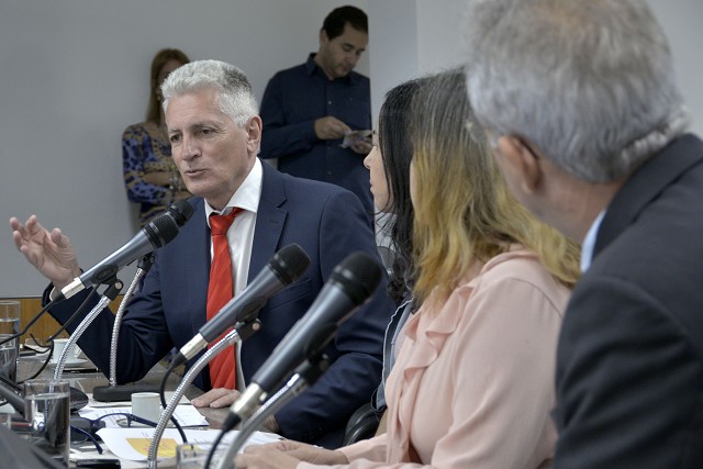 Comissão de Educação, Ciência e Tecnologia - debate sobre denúncia de superfaturamento na compra de câmeras fotográficas digitais