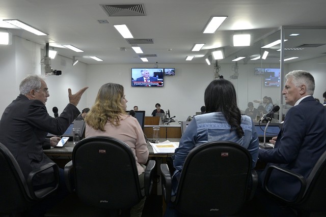 Comissão de Educação, Ciência e Tecnologia - debate sobre denúncia de superfaturamento na compra de câmeras fotográficas digitais