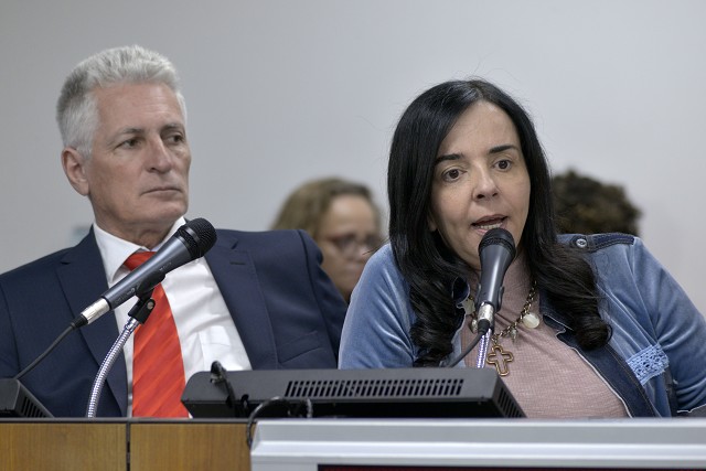 Comissão de Educação, Ciência e Tecnologia - debate sobre denúncia de superfaturamento na compra de câmeras fotográficas digitais